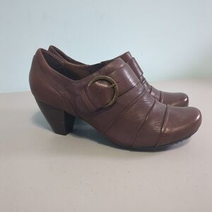 Bare Traps Womens Tasha Brown Leather Heels Booties Clogs Side Buckle Sz 8